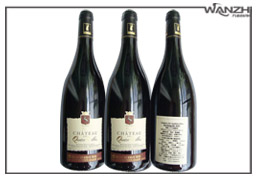 全自（zì）動酒瓶三標貼標機_ 雞尾（wěi）酒瓶貼標機_東莞市一起草 www.17.com网站自動化（huà）科技有限（xiàn）公司