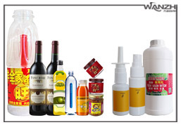 全自(zì)動定位式圓瓶貼(tiē)標機_ 雞尾酒瓶貼標機_東莞市一起草 www.17.com网站自動化科技有限公司