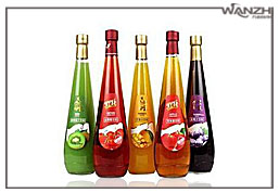 全自動雙（shuāng）側麵貼標機_ 方瓶貼標機_東（dōng）莞市一起草 www.17.com网站自動化科技有限公司