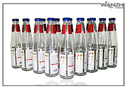 全自動調料瓶三標貼標機(jī)_ 雙(shuāng)錐度圓瓶貼標機_東莞市一起草 www.17.com网站自動化科技有限公司