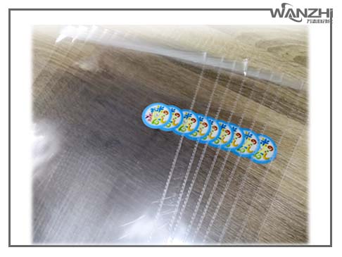 全自動分頁貼標機_PE袋貼標機_東莞市一起草 www.17.com网站(zhì)自動化科技有限公司