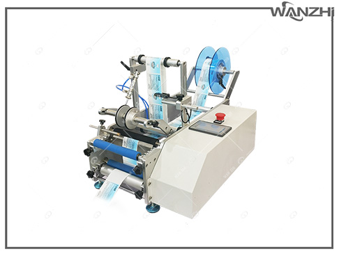 半自動圓瓶玻璃瓶酒瓶貼標機,圓（yuán）瓶半自動不幹膠（jiāo）貼標機,半自動圓瓶貼（tiē）標機廠家