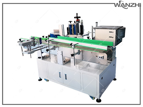 油漆桶自動貼標機廠家,大桶油（yóu）漆桶貼標機,油漆桶（tǒng）側麵實時打印貼標機