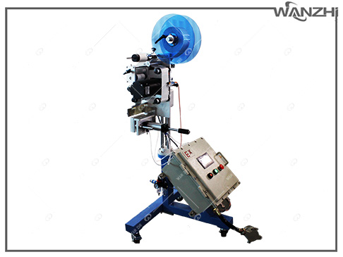 吸貼（tiē）式流水線（xiàn）貼標機,流水線吸貼式（shì）貼標機,流水線平麵貼標機廠家